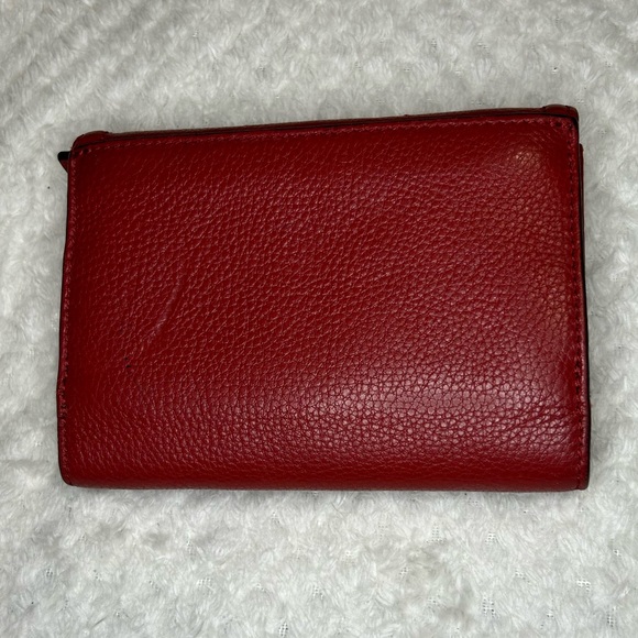Tory Burch Thea Trifold Leather Wallet
Red Leather
Multifunctional - Picture 3 of 8